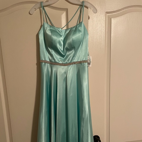 Never worn prom dress - Picture 2 of 2